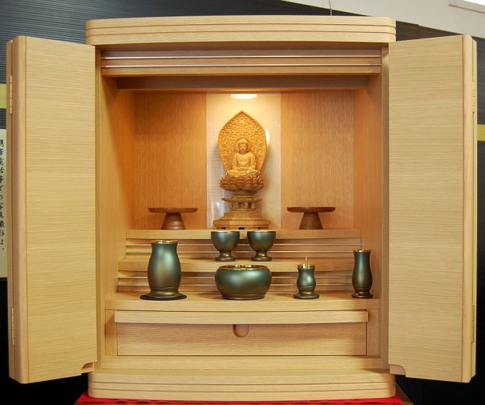 5. ナラ材上置き型仏壇